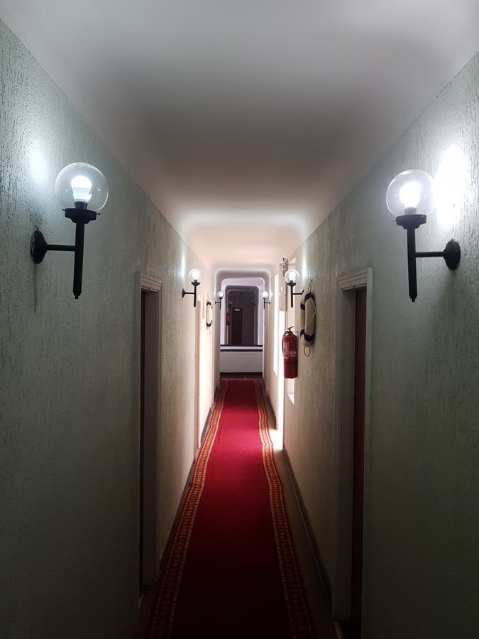 Alhambra Hotel Сан-Антонио Экстерьер фото
